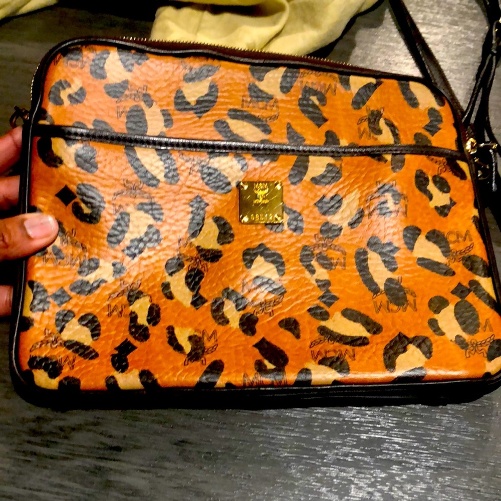 Authentic MCM crossbody bag... Real Cutie❤️